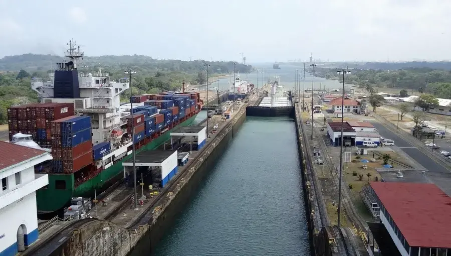 Imagen de reproducción en internet sobre la disputa del Canal de Panamá.