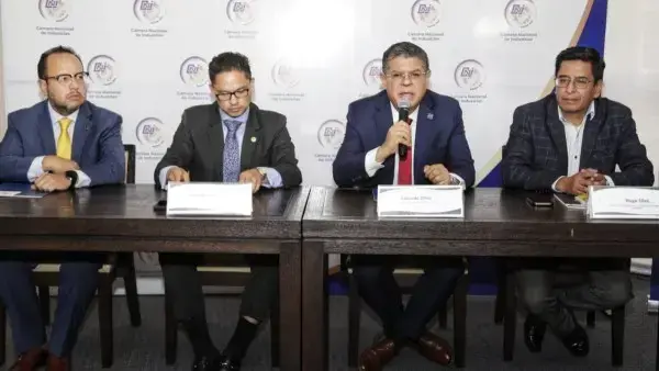 Industriales y Cámara de Comercio presentan proyecto de ley de inversiones.