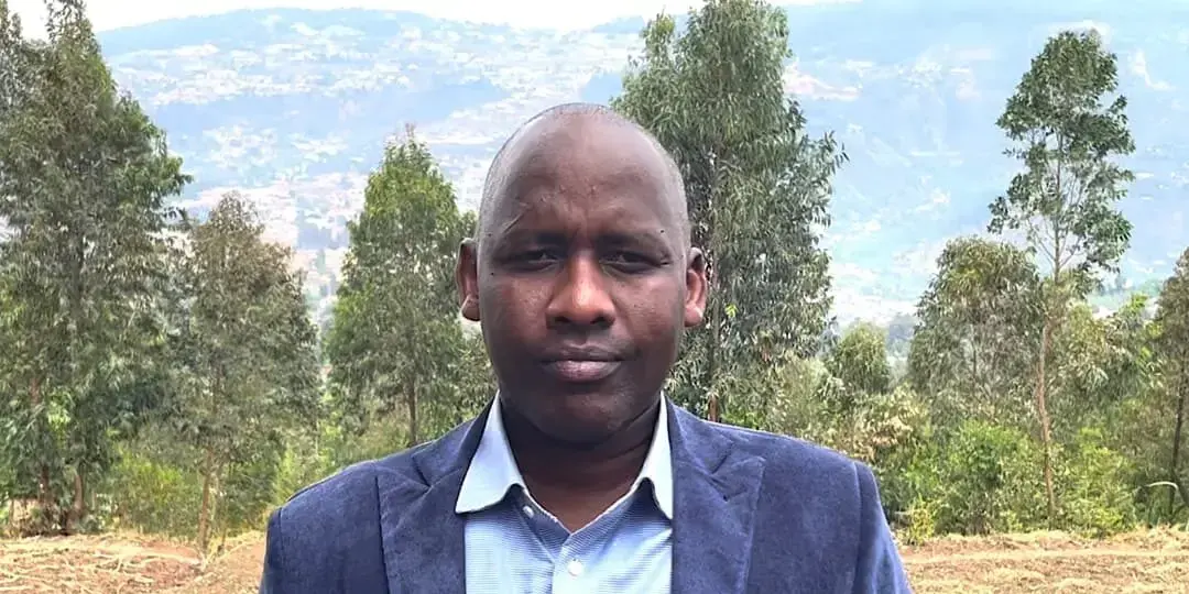Aimable Twahirwa en la Ceremonia de Nombramiento de Gorilas en Ruanda.