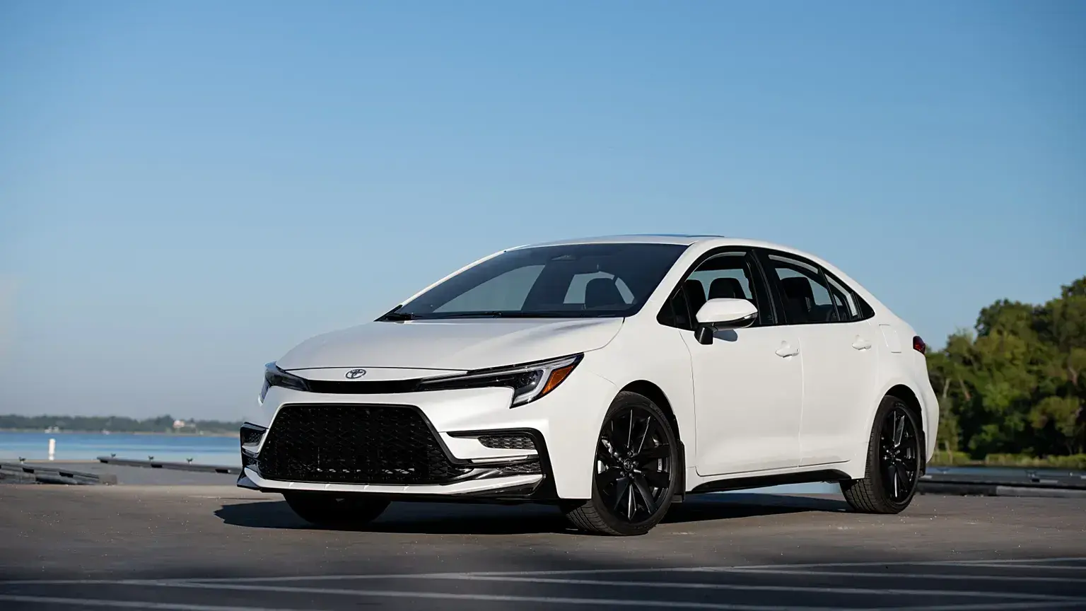 Foto cedida por Toyota del Corolla berlina 2026. El modelo se ofrece en versión híbrida.