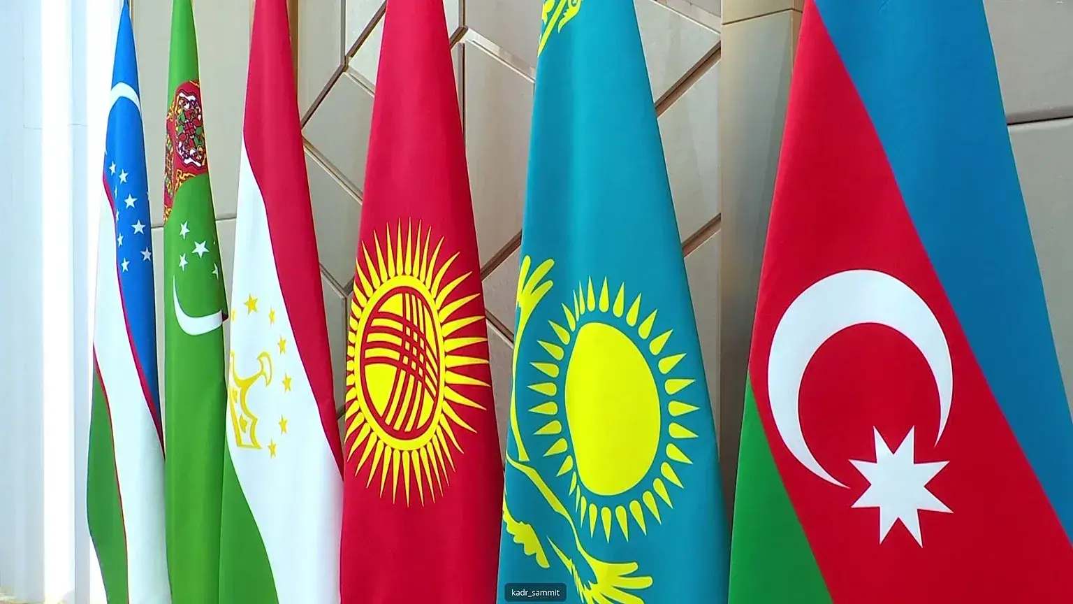 Banderas de los países de Asia Central y Azerbaiyán
