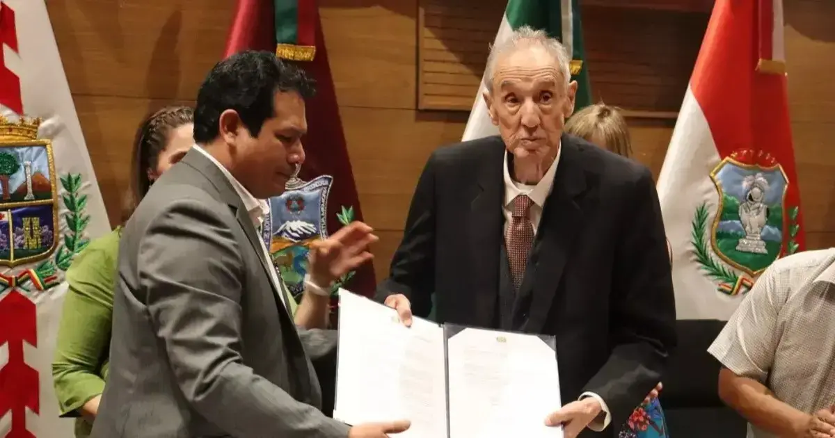 Antonio Araníbar Quiroga durante el homenaje en la Cámara de Diputados.