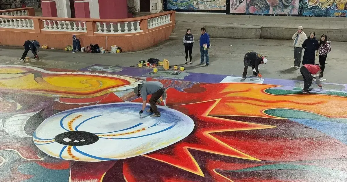 Graderías armadas en la avenida Cívica de Oruro para el Carnaval.