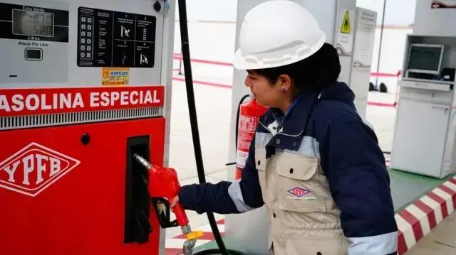 La distribución de combustible es cuestionada por la mala calidad de la gasolina.