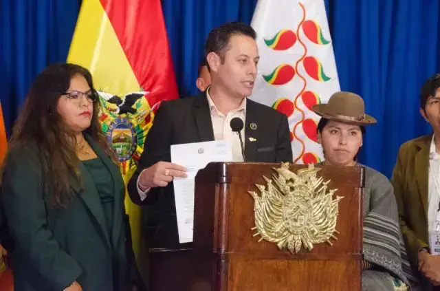 El vicepresidente Edmand Lara se pronunció este viernes sobre la mala calidad del combustible.