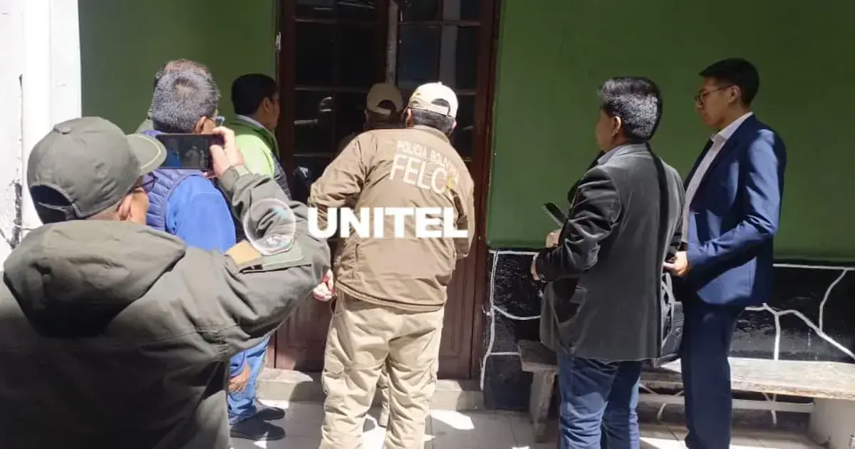 La Felcc y la Fiscalía intervinieron las oficinas policiales en la calle Pando.