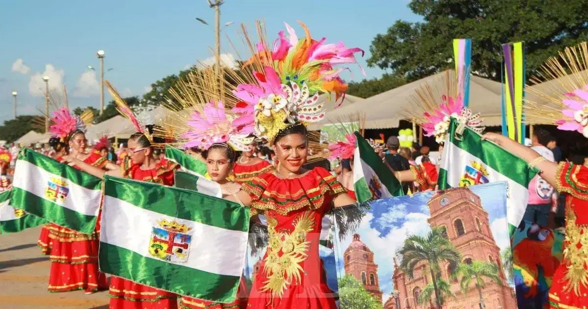 Las reinas de las diversas comparsas vivieron un momento único durante el corso.