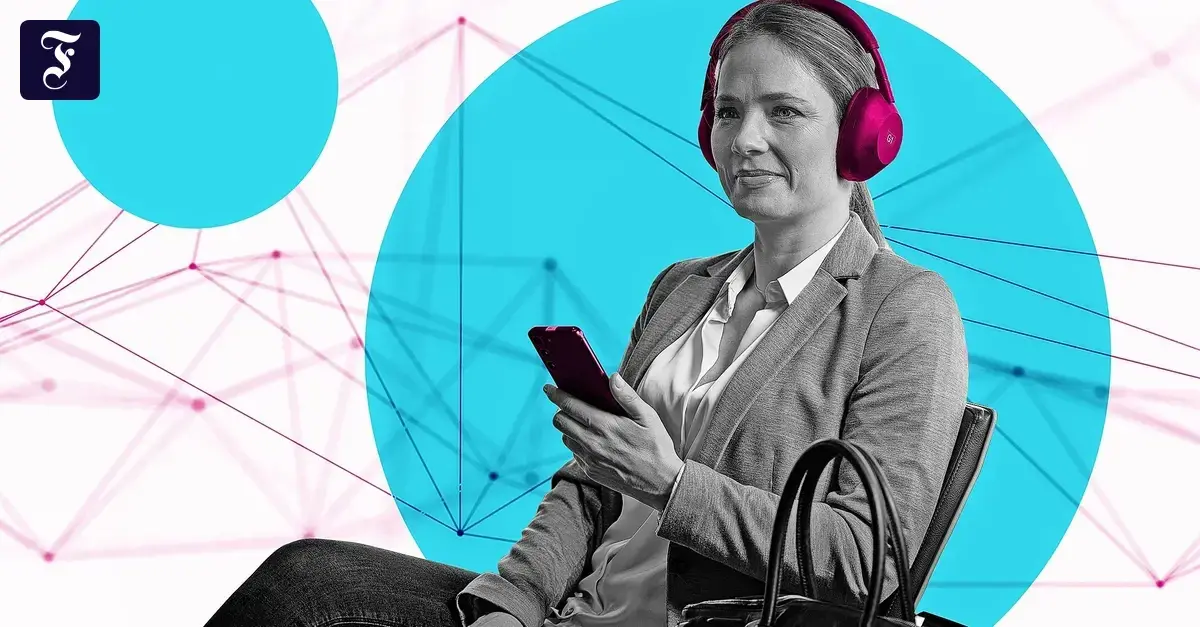 Personas en un aeropuerto escuchando audio a través de auriculares.