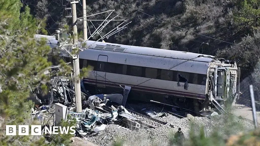 Tren de alta velocidad en una vía española.