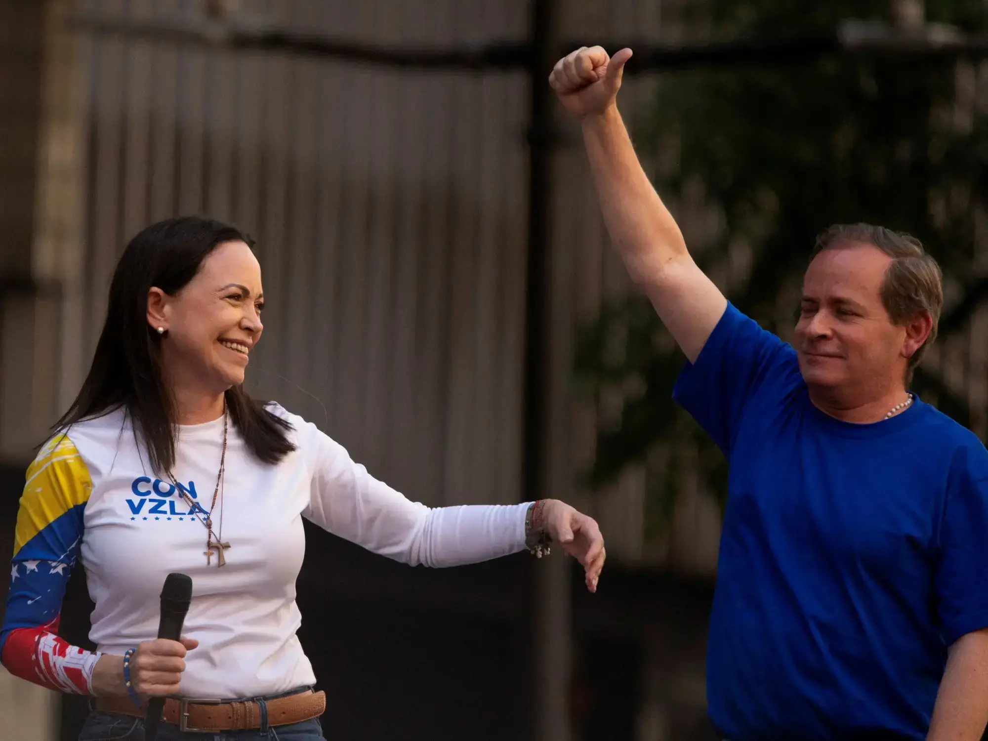María Corina Machado y Juan Pablo Guanipa en Caracas luego de la excarcelación del dirigente.