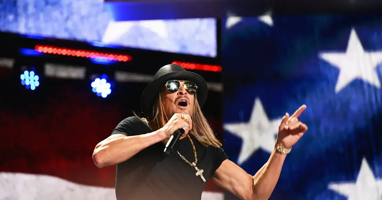 Kid Rock actuando en la Convención Nacional Republicana de 2024.