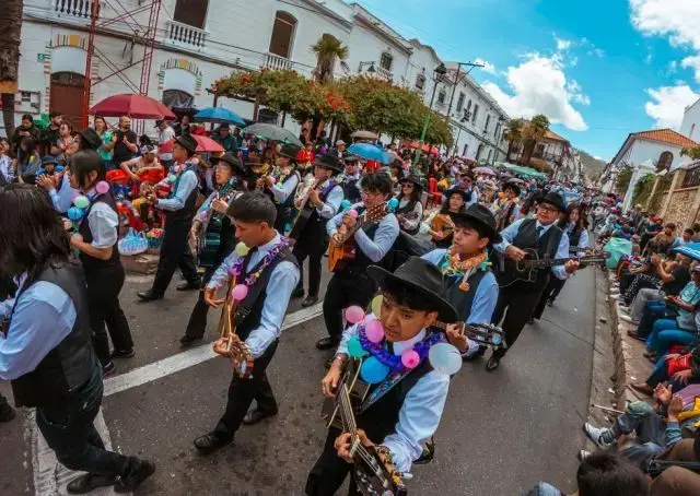 La Entrada del Carnaval de Antaño de Sucre.