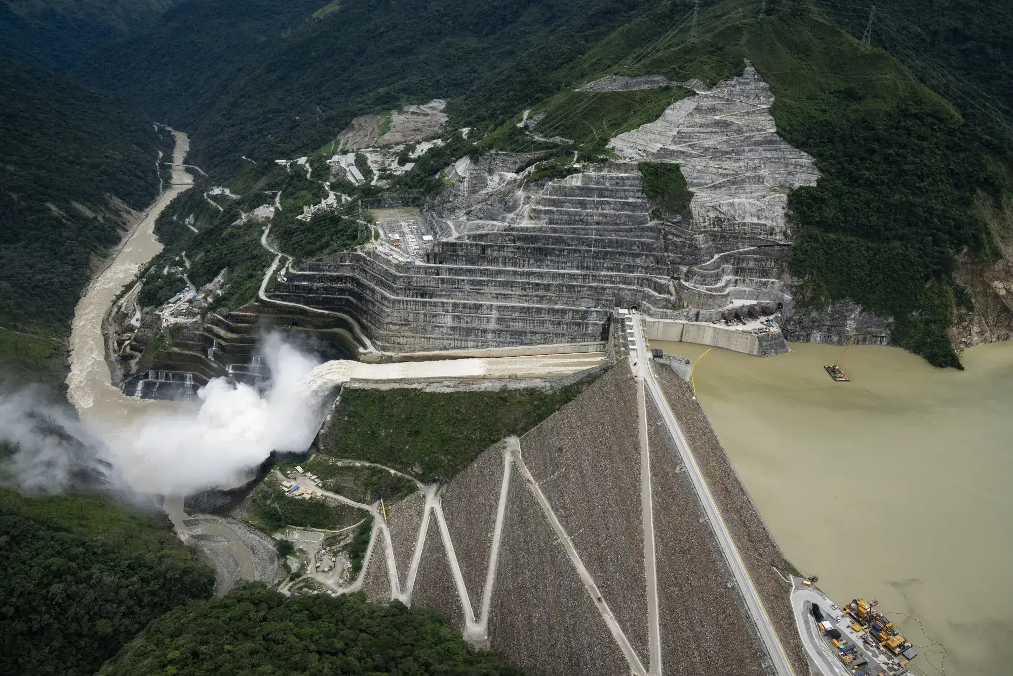 Inundaciones en Colombia tras el desbordamiento de represas.