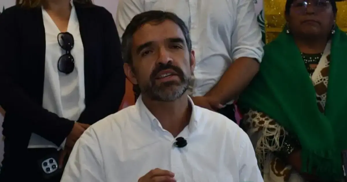 Xavier Iturralde en conferencia de prensa.