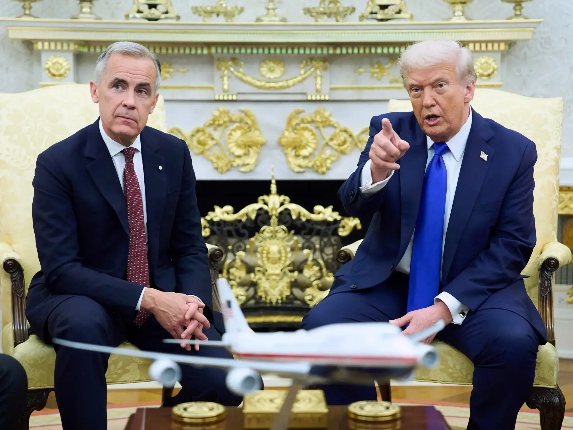 Donald Trump junto al primer ministro canadiense, Mark Carney, en el Salón Oval.