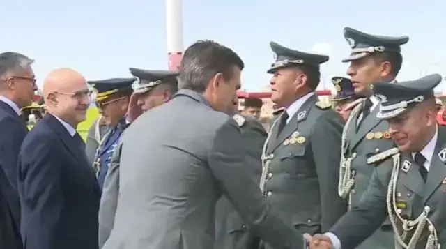 El presidente Rodrigo Paz llegó con algunos de sus ministros a Oruro.