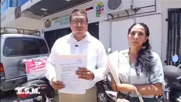 Presidente de la Siderúrgica del Mutún, Álvaro Tejerina, presenta la denuncia.