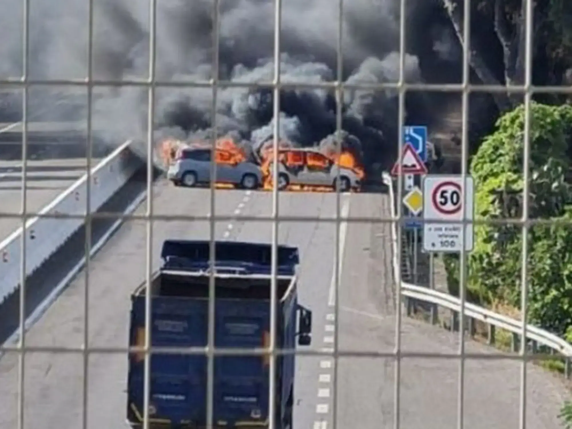 Fotograma del asalto al camión blindado en una carretera italiana.