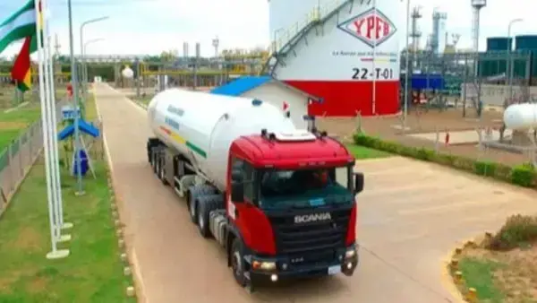 Imagen referencial de una instalación petrolera.