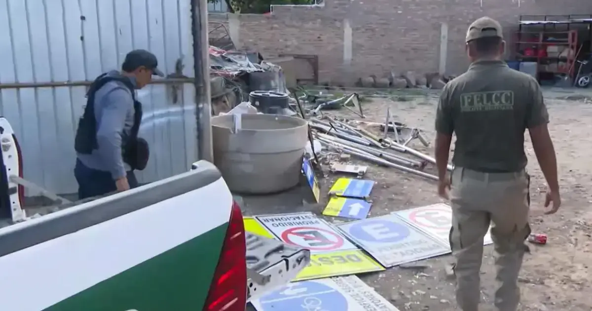 Personal policial encontró los letreros robados dentro de un depósito