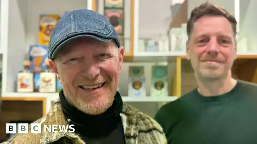 Gavin Arm y Bert de Wit introdujeron la semana laboral de cuatro días en su empresa en 2019.