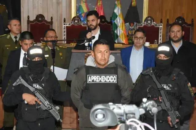 El gobierno de Luis Arce presentó a los acusados de la toma militar.