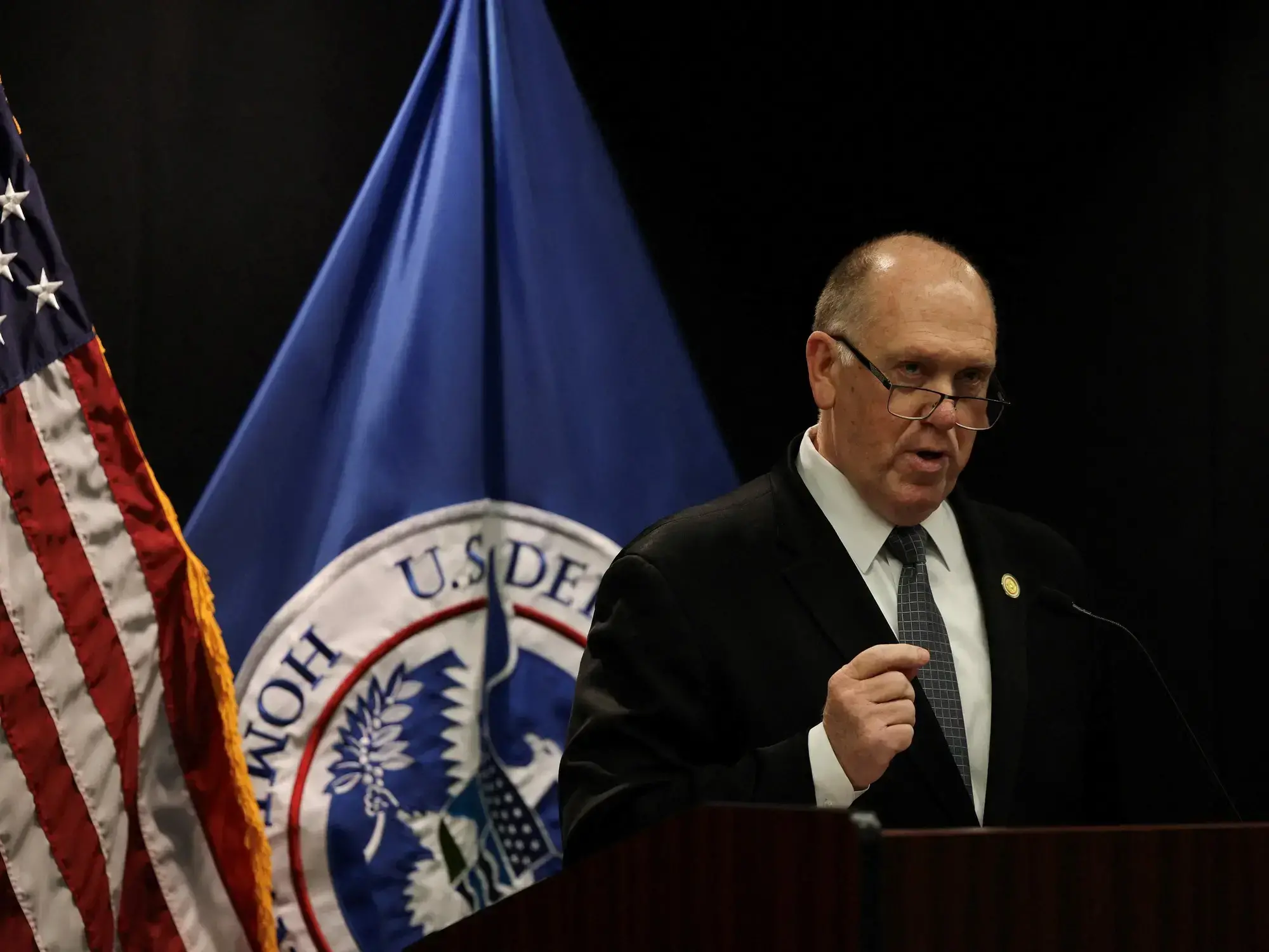 Tom Homan, el 'zar de la frontera' enviado por Donald Trump a Minneapolis, este jueves ante la prensa.