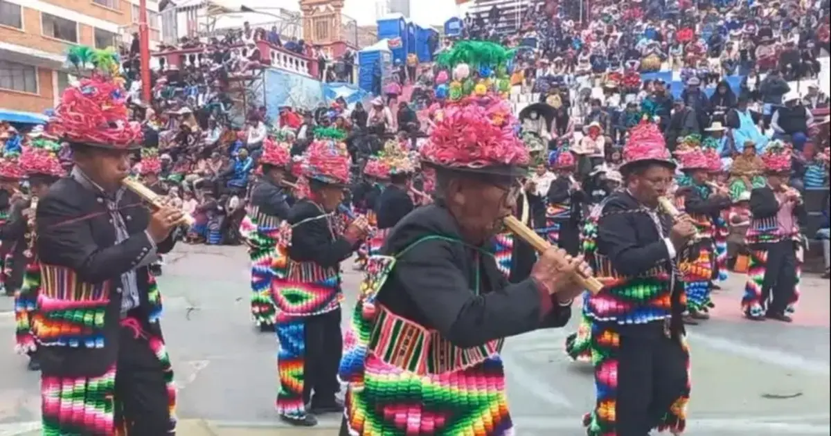 Comunarios participan del Anata Andino en Oruro.