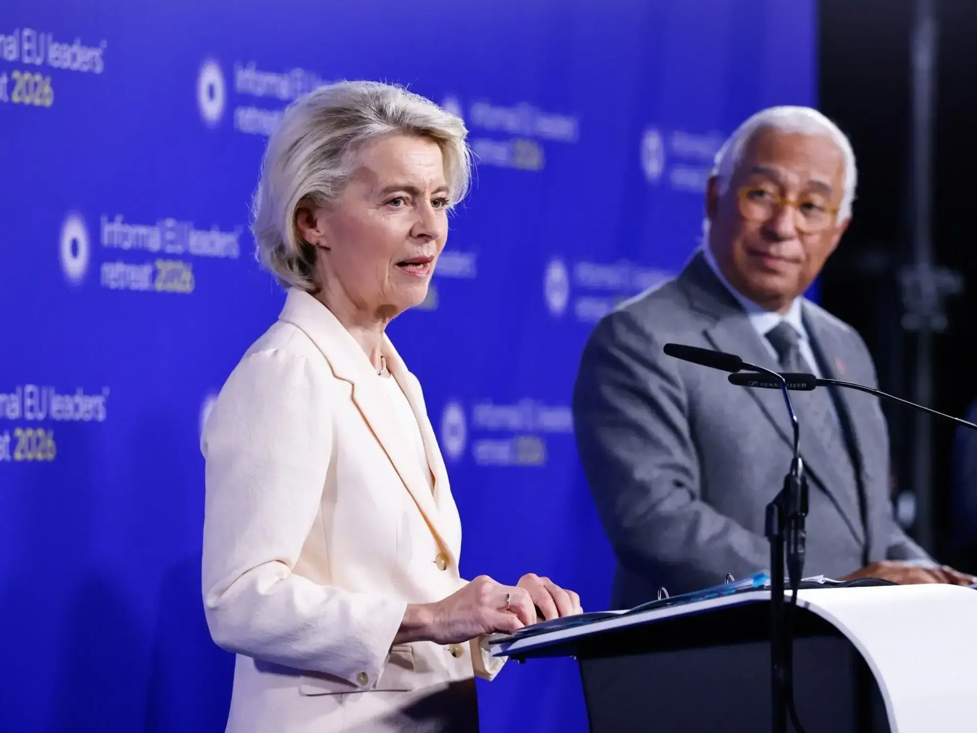 Ursula von der Leyen y Antonio Costa en un encuentro informal de líderes de la UE en el castillo de Alden Biesen.