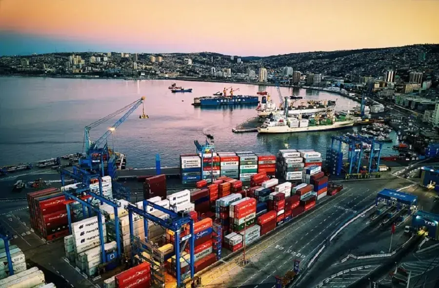 Chile registra récord de intercambio comercial en enero impulsado por el cobre y las cerezas.