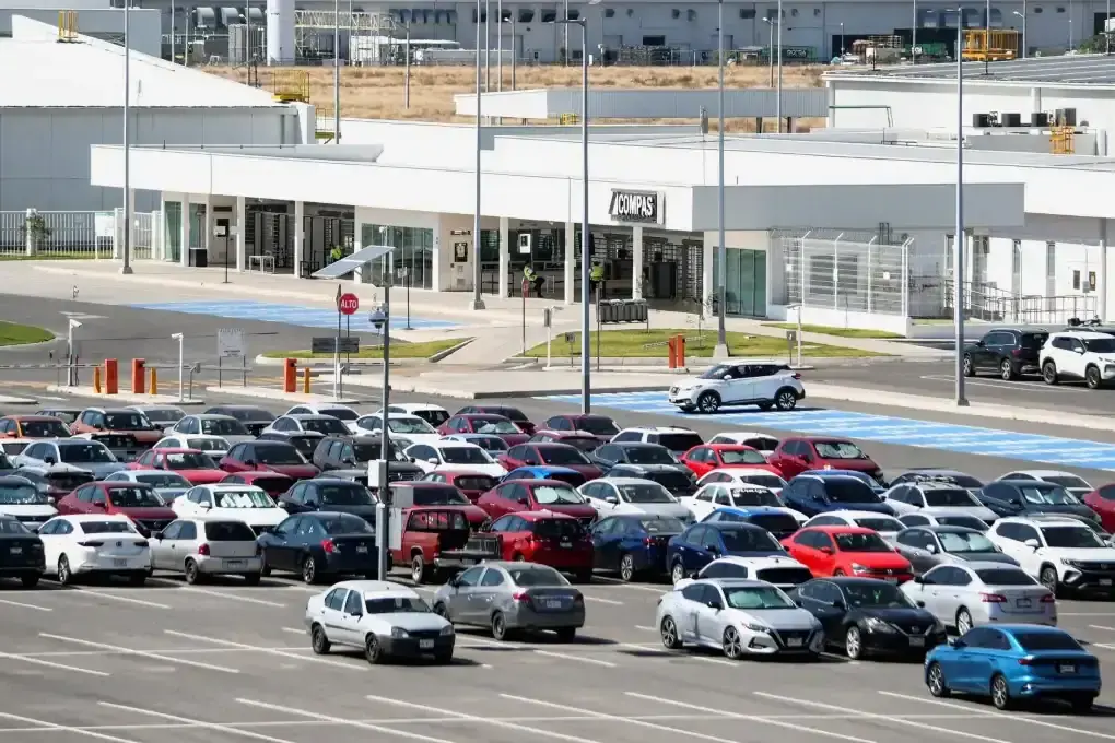 Imagen de reproducción en internet sobre la puja por la planta de Nissan en México.