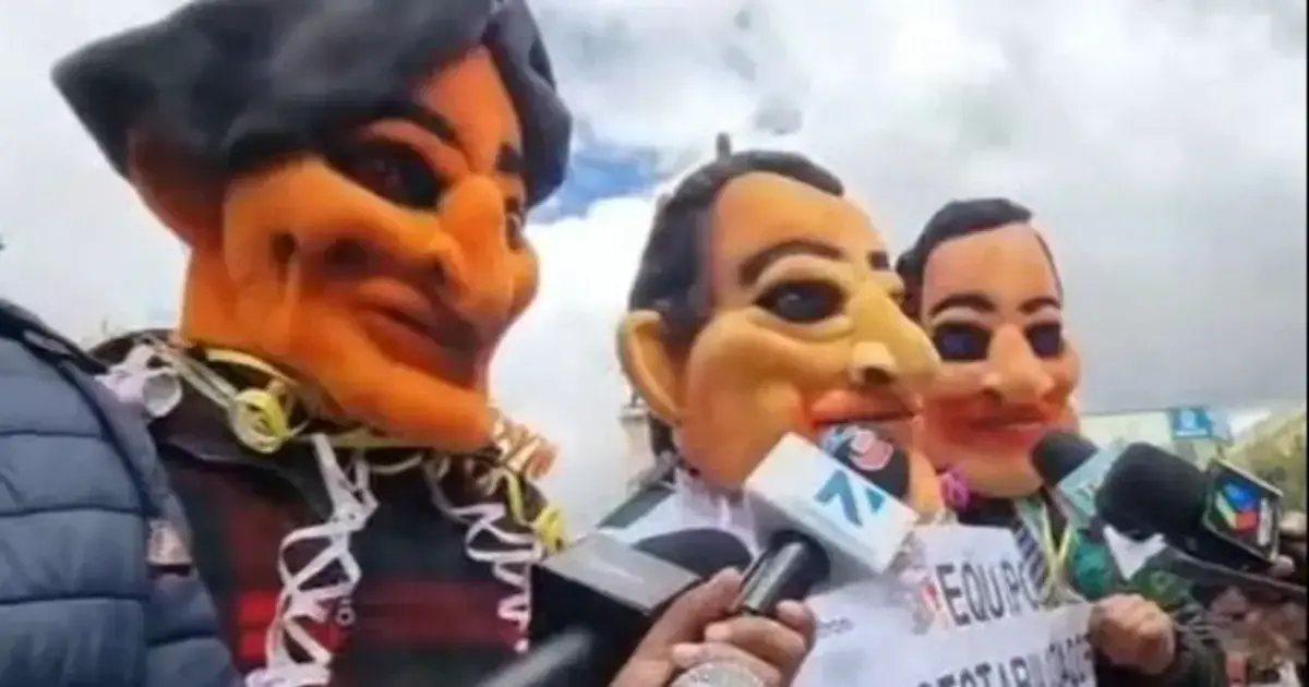 Los personajes que se presentaron ante los periodistas.