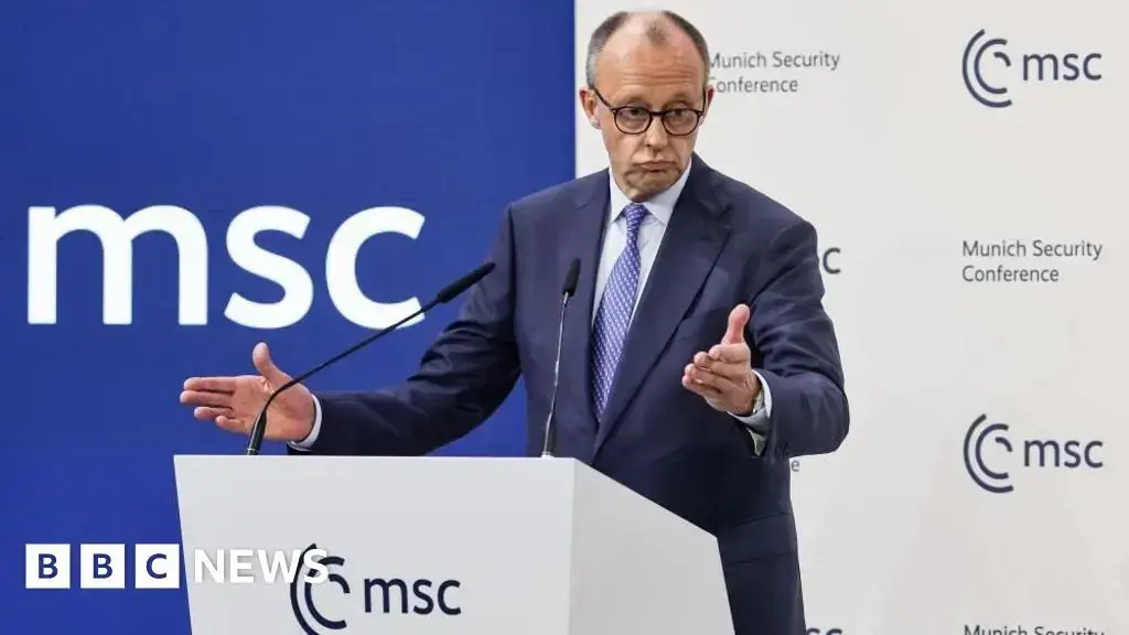 Friedrich Merz habla en el podio durante la Conferencia de Seguridad de Múnich.
