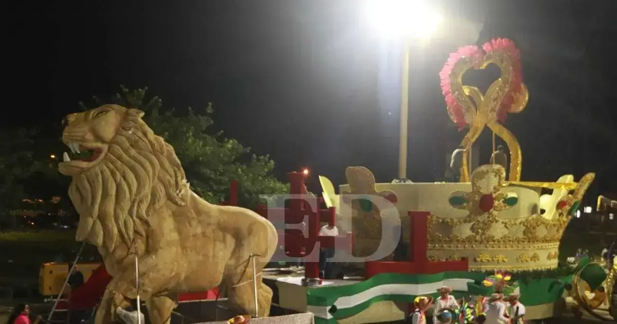 El inmenso carro de Camila I en el Cambódromo