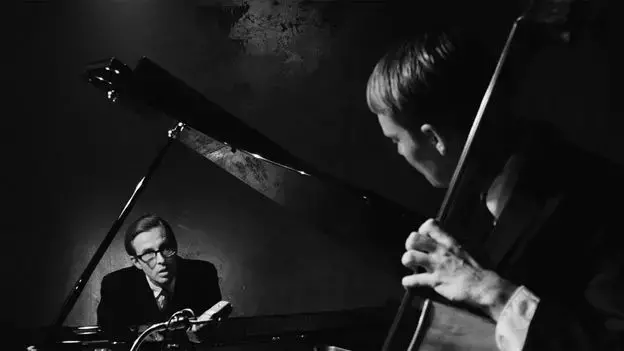 Fotograma de la película "Everybody Digs Bill Evans".