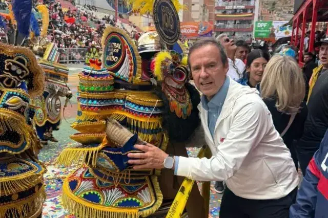 El expresidente Jorge Tuto Quiroga en el Carnaval de Oruro.