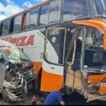 Choque entre bus y minibús en carretera Sucre-Potosí deja 11 heridos