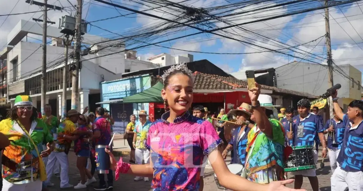 Camila I vive el carnaval de calle