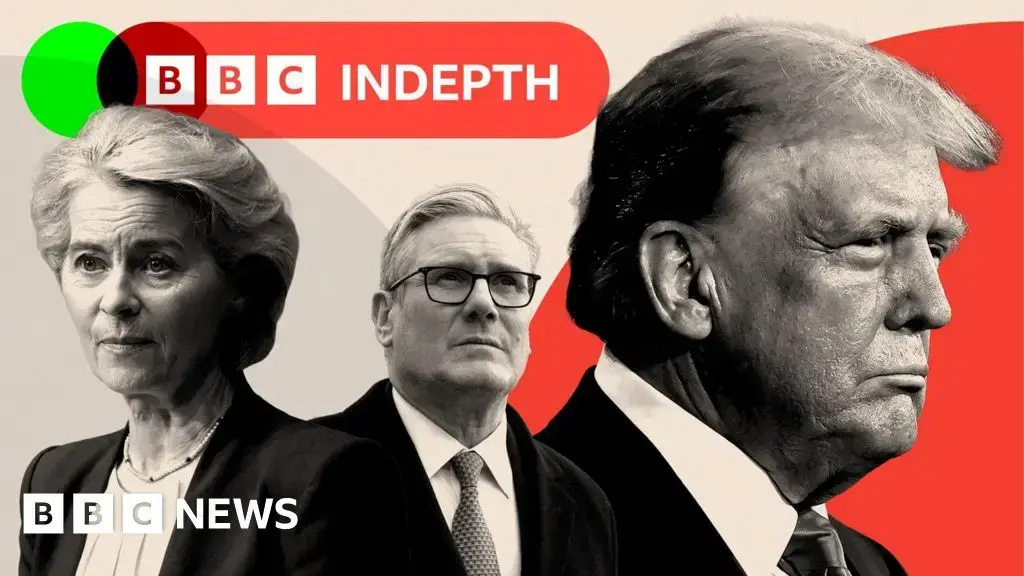 Carteles publicitarios de drones en una iglesia de Múnich con el lema 'La seguridad de Europa en construcción'.