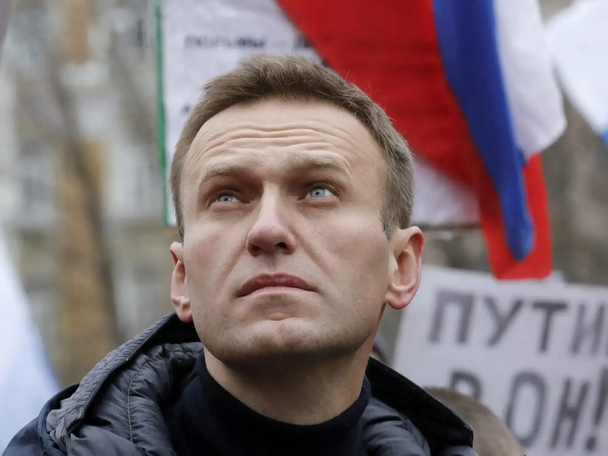 Tumba de Alexéi Navalny en el cementerio de Borisovo, Moscú.