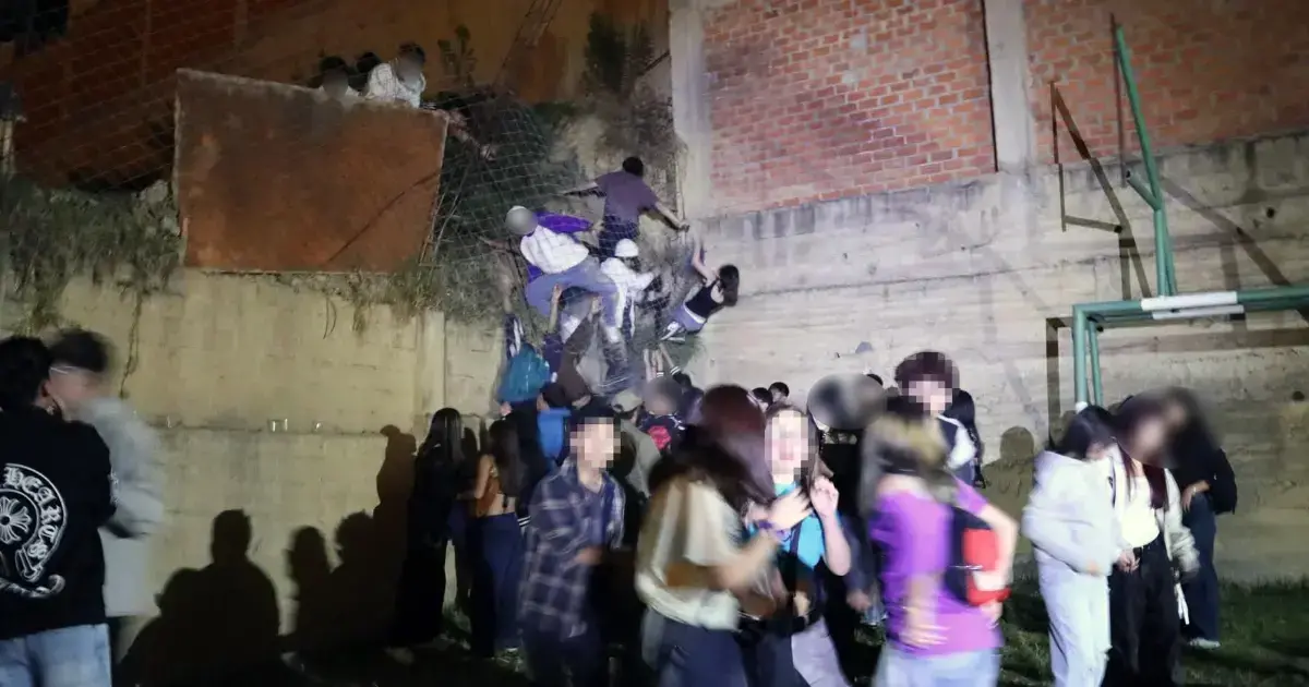 Las autoridades intervinieron una vivienda donde se realizaba una fiesta clandestina.