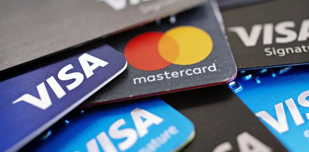 Las tarjetas Visa y Mastercard, líderes en pagos electrónicos en el mundo.