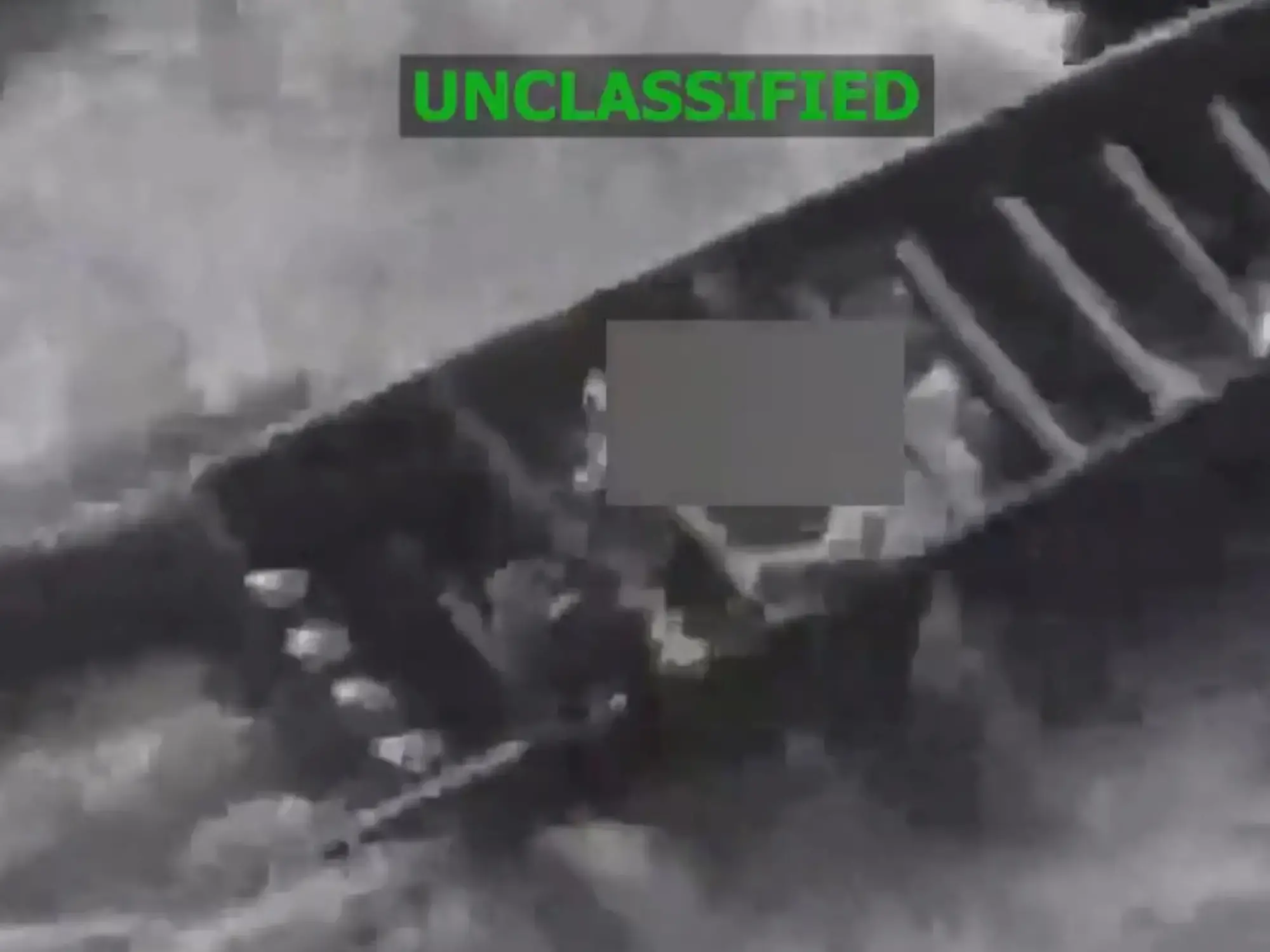 Captura del video difundido por el gobierno de EEUU, donde aparece la lancha atacada