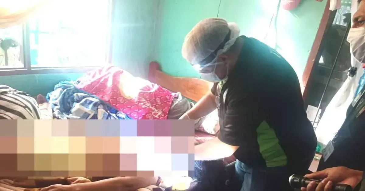 Personal de la Fiscalía realiza el levantamiento del cadáver de una joven de 25 años, en el municipio de Rurrenabaque.