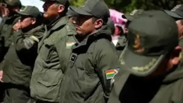Efectivos de la policía boliviana