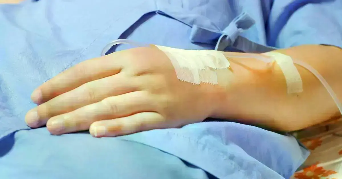 La mujer está hospitalizada en El Alto.