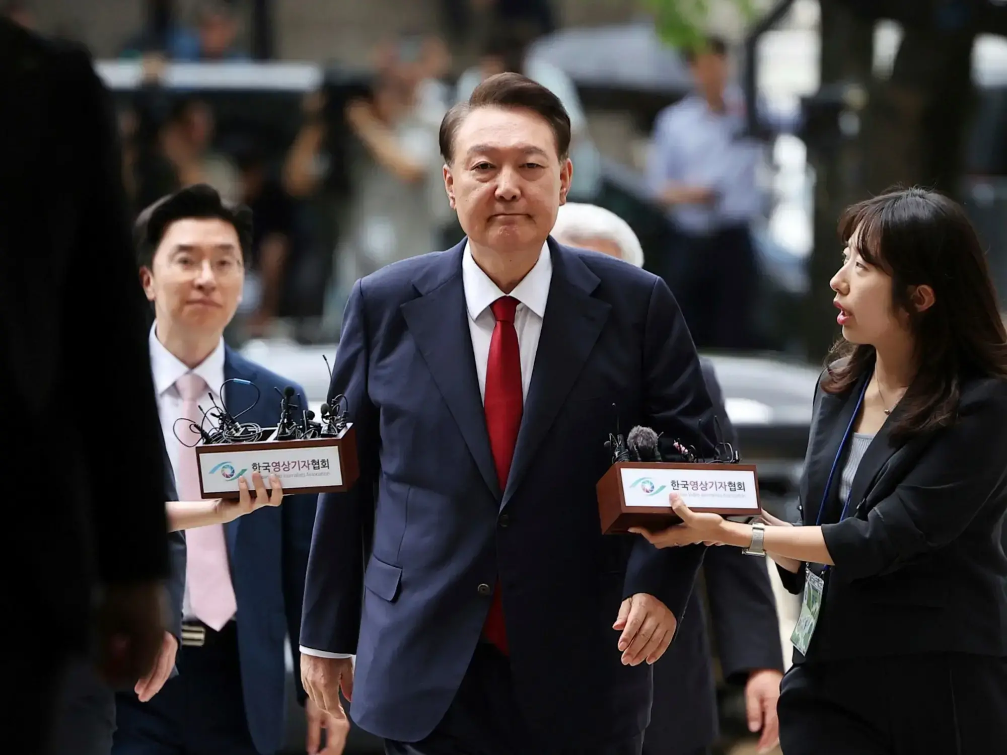 El ex presidente surcoreano Yoon Suk Yeol llega al tribunal que lo juzgó, en julio de 2025 en Seúl.