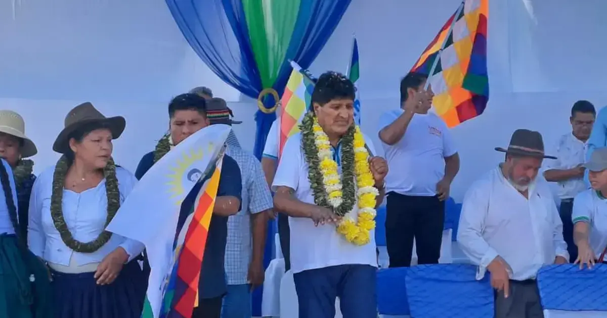 Evo Morales en una caravana rumbo al acto en Chimoré.