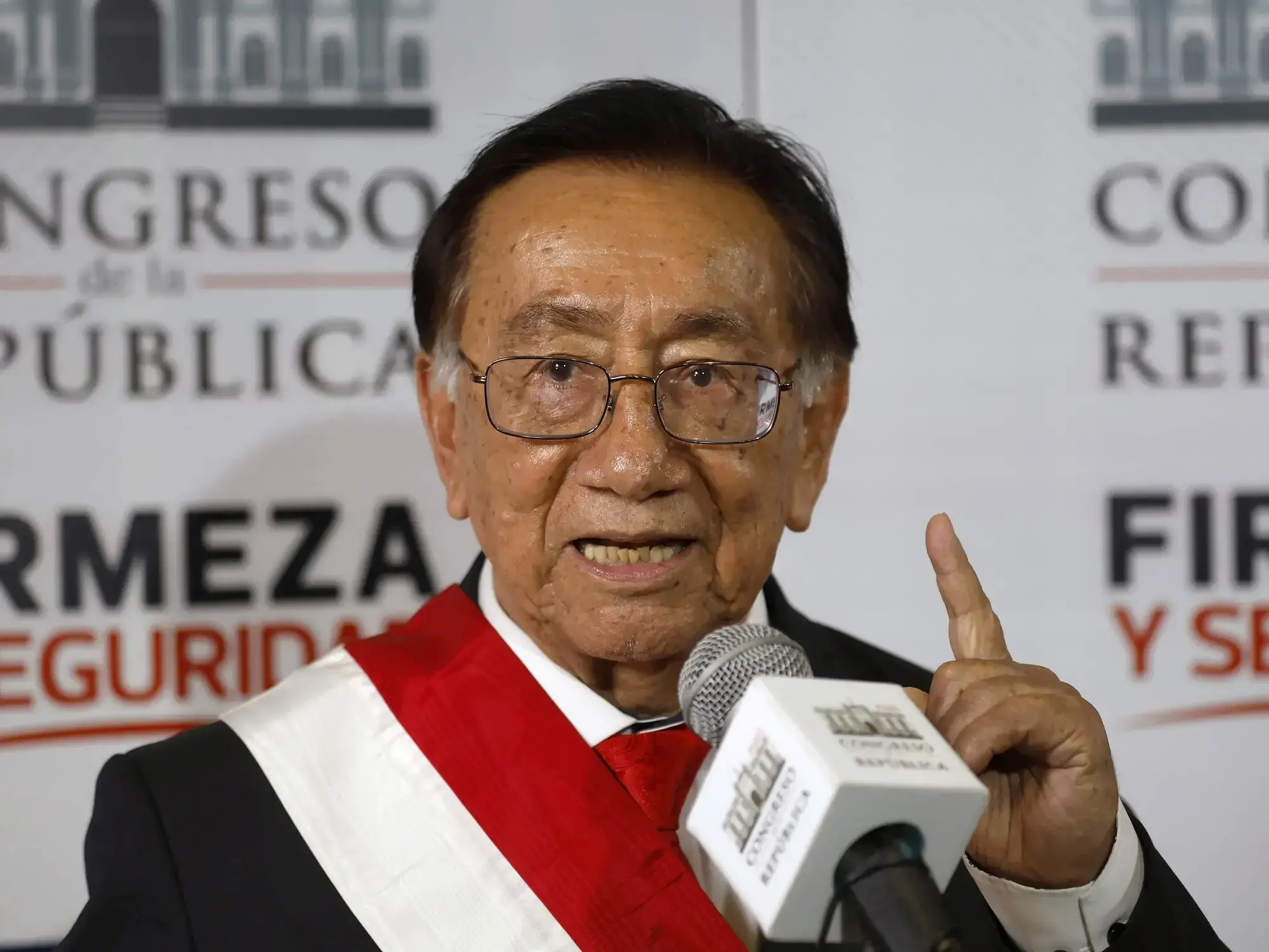 El nuevo presidente interino de Perú, José María Balcázar, asegura que buscará el apoyo de todos los partidos.