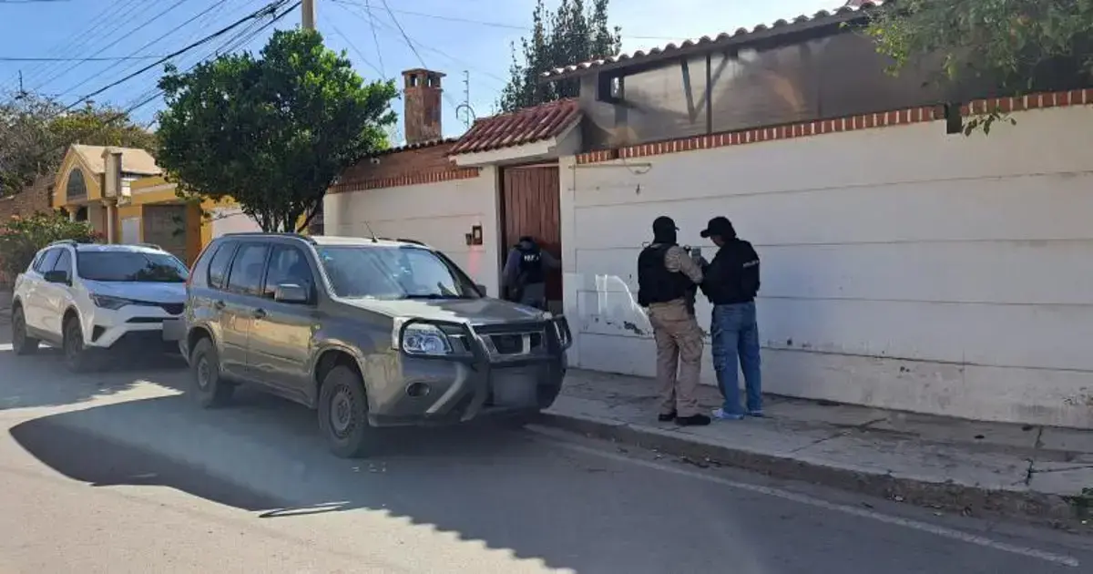 La Policía allana la vivienda de los agresores con fines investigativos.